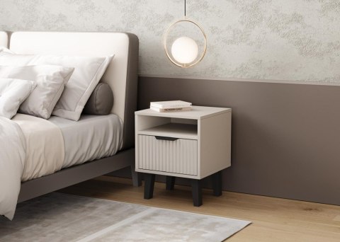 NOWOCZESNA SZAFKA NOCNA SCANDI SLIM SZUFLADA RYFLOWANY FRONT KOLOR KASZMIR NOWOCZESNA SZAFKA NOCNA SCANDI SLIM SZUFLADA RYFLOWANY FRONT KOLOR KASZMIR